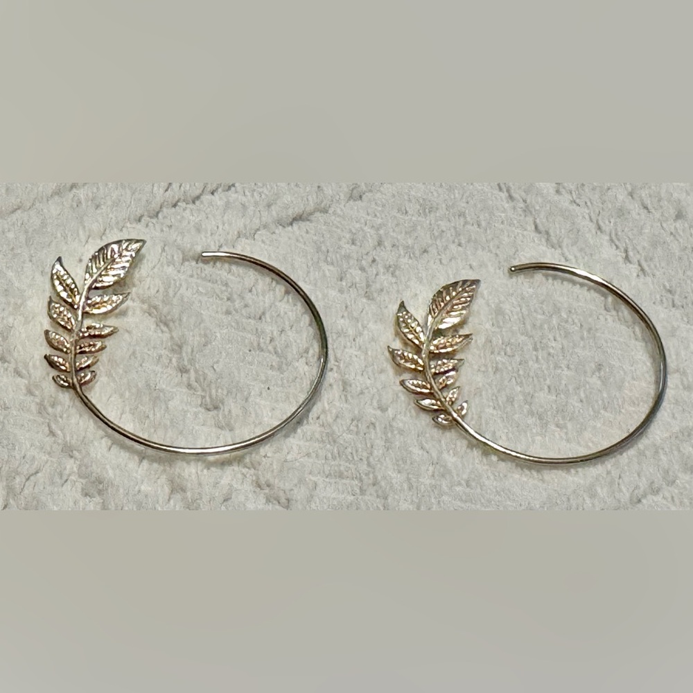 Earrings - sterling silver olive leaf 1” hoops - pre-loved - no discoloration - Picture 7 of 10